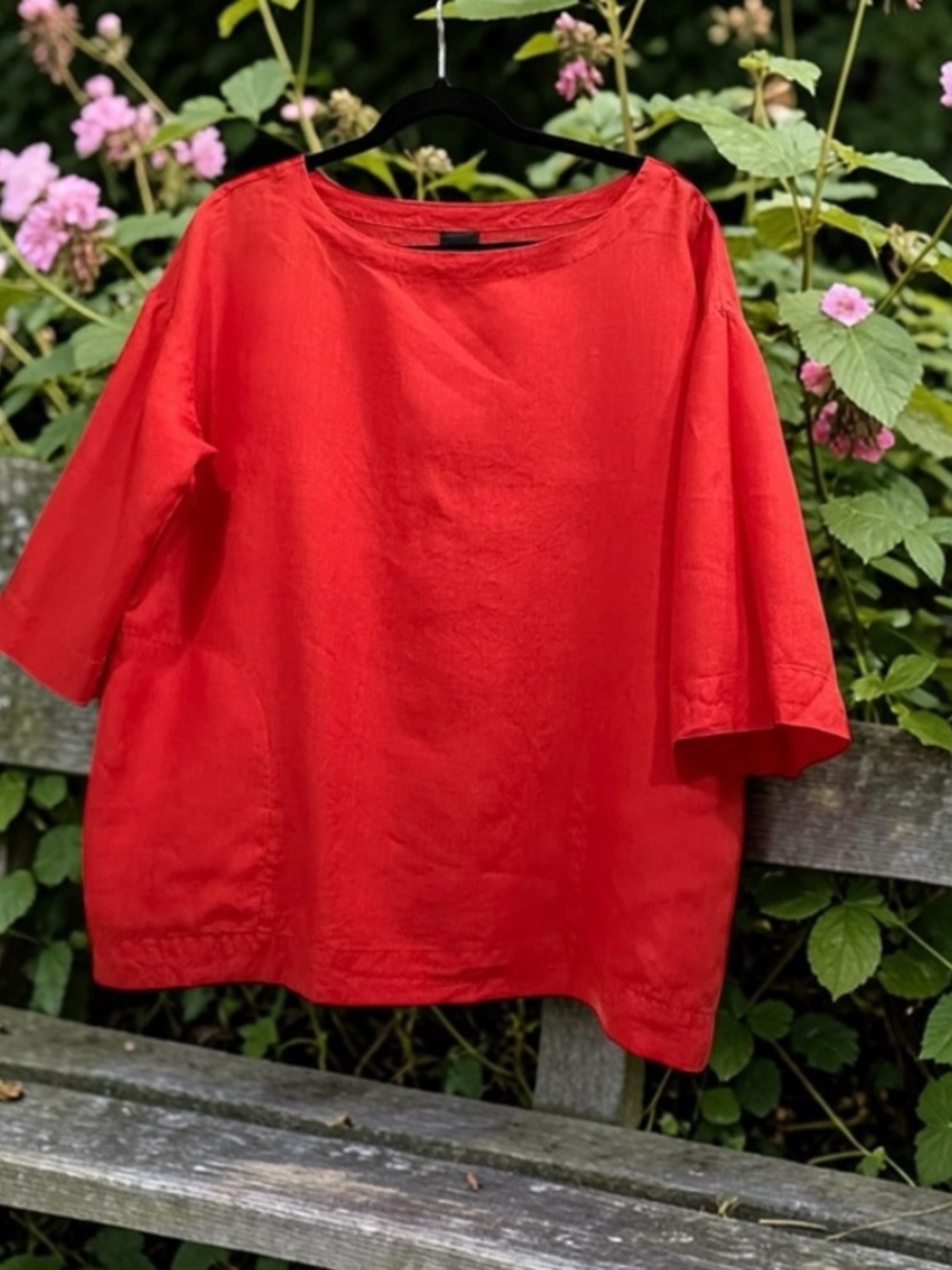 Eileen Fisher Irish Linen Boxy Blouse.
Red. Size: Small ( oversized fit )